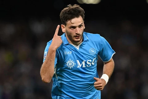 تقارير: كفاراتسخيليا يجري الكشف الطبي قبل انتقاله إلى باريس سان جيرمان